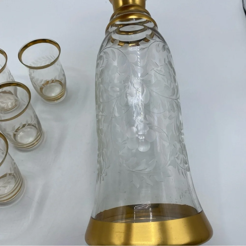 Vintage 24k Etched Gold Trim Decanter With 8 Cups
